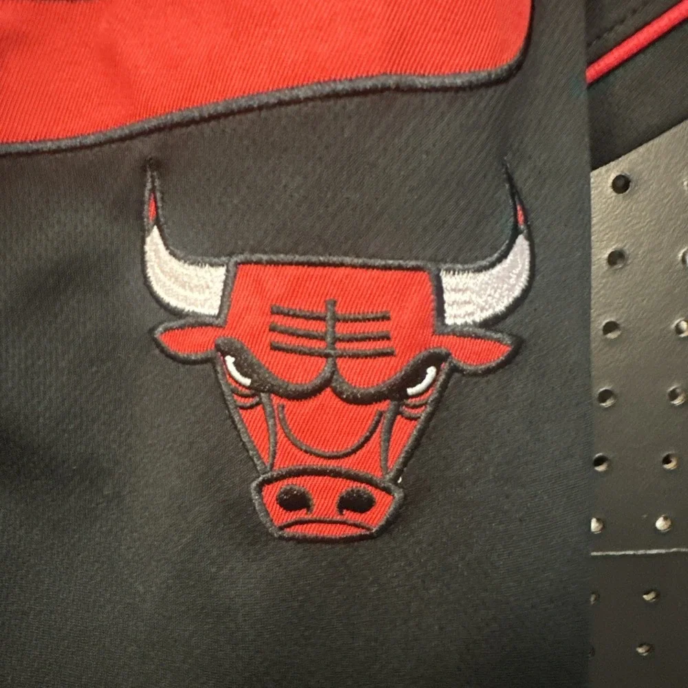 Chicago‎ Bulls Ultra Game Basketball Baseball Button Up Jersey Mens SZ SM Black